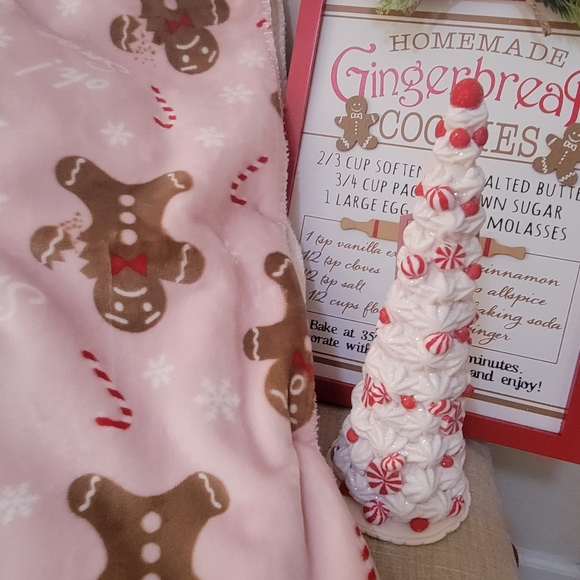 Pink gingerbread throw bundle - Picture 2 of 3